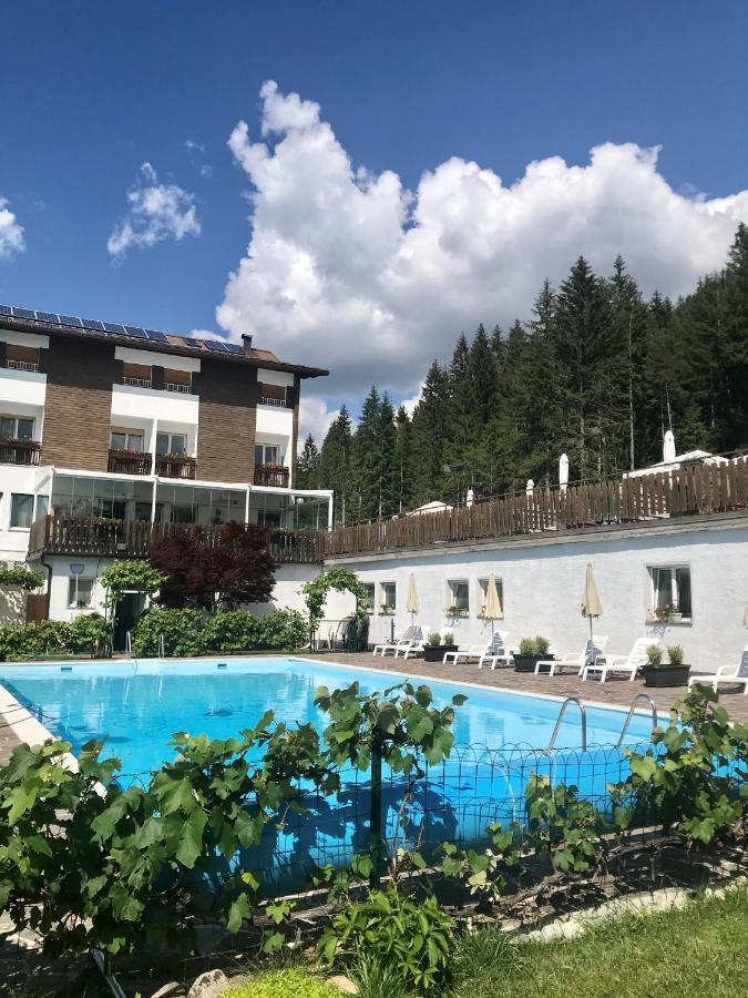 Hotel Scoiattolo Baselga di Pinè Buitenkant foto