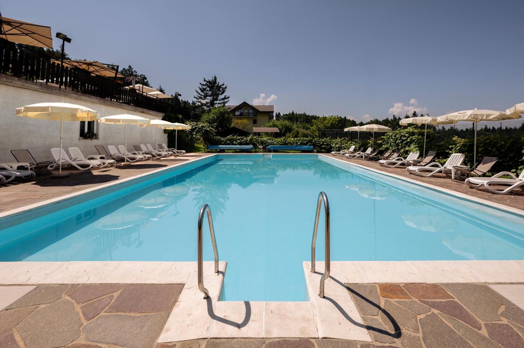 Hotel Scoiattolo Baselga di Pinè Buitenkant foto