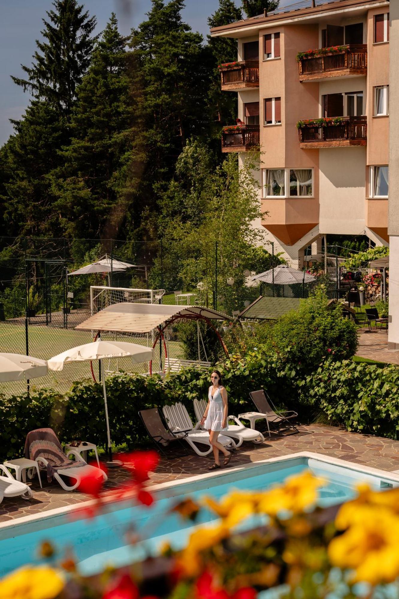 Hotel Scoiattolo Baselga di Pinè Buitenkant foto